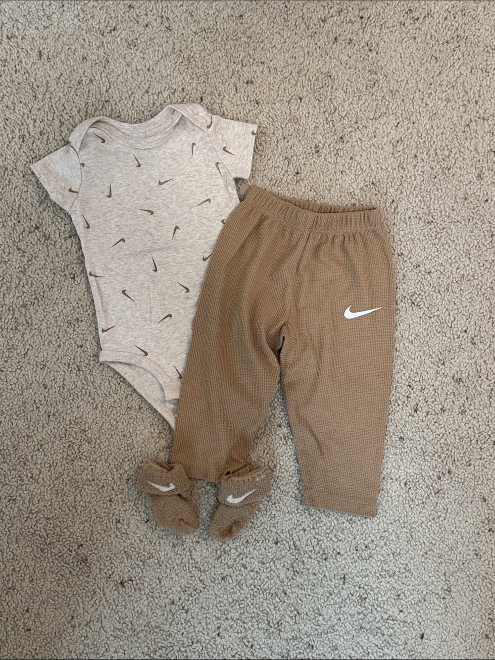 6-12 m Nike Beige Bodysuit and Tan Waffle Pants Set